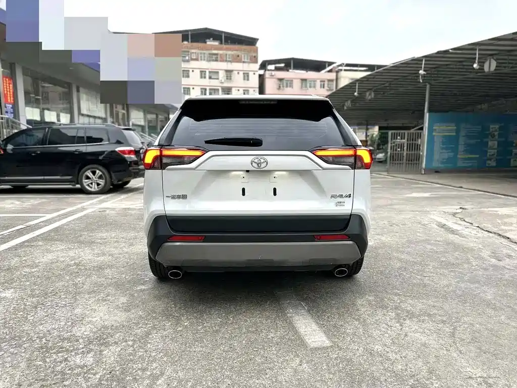 Toyota RAV4 — миниатюра 6