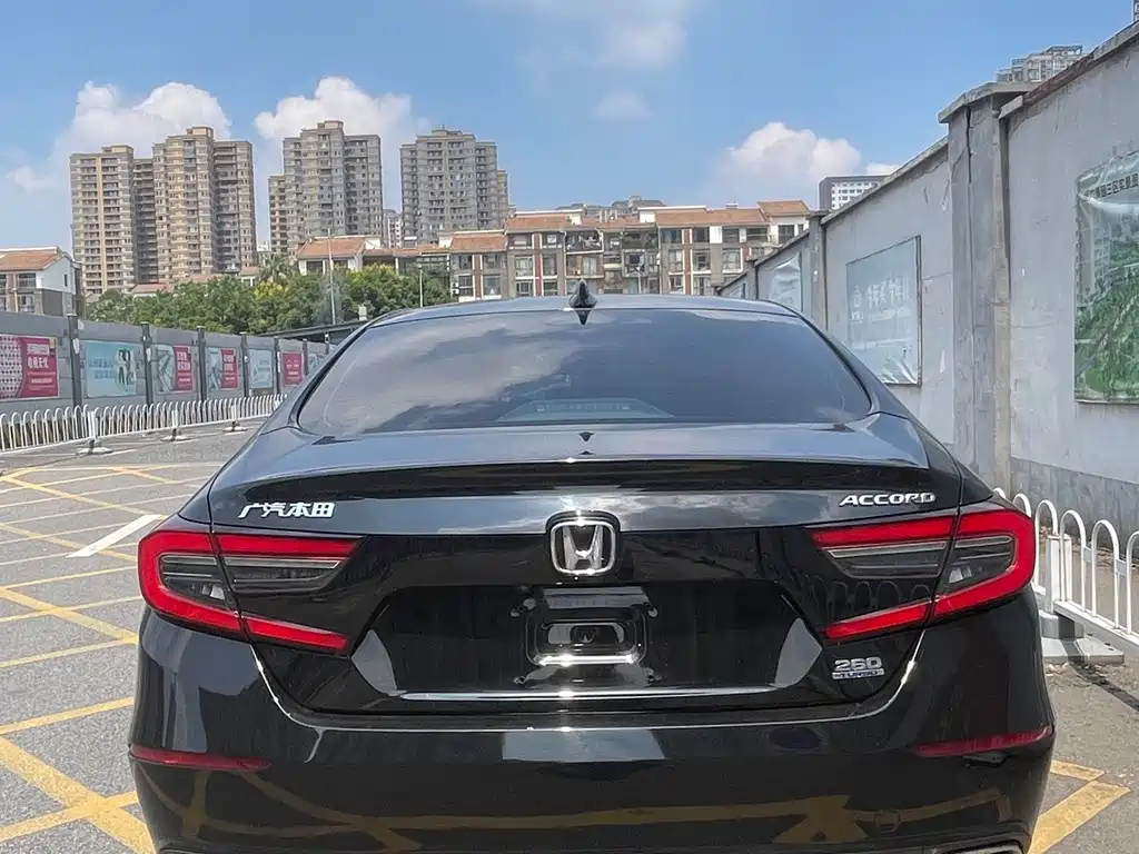 Honda Accord — миниатюра 8