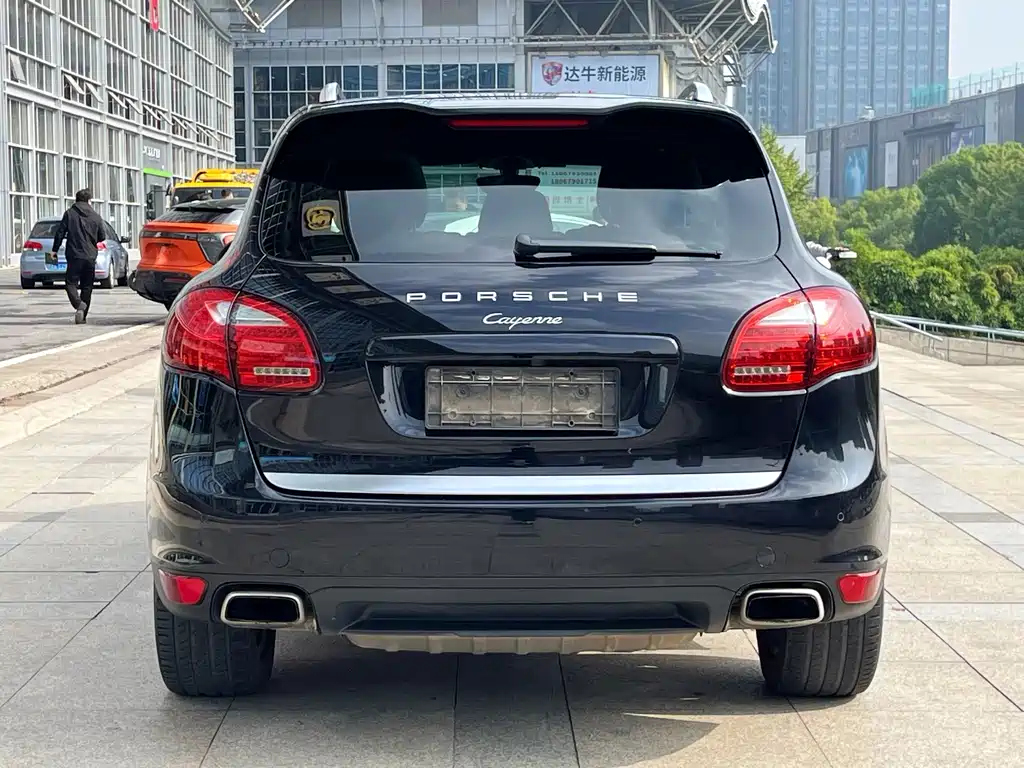 Porsche Cayenne — миниатюра 5