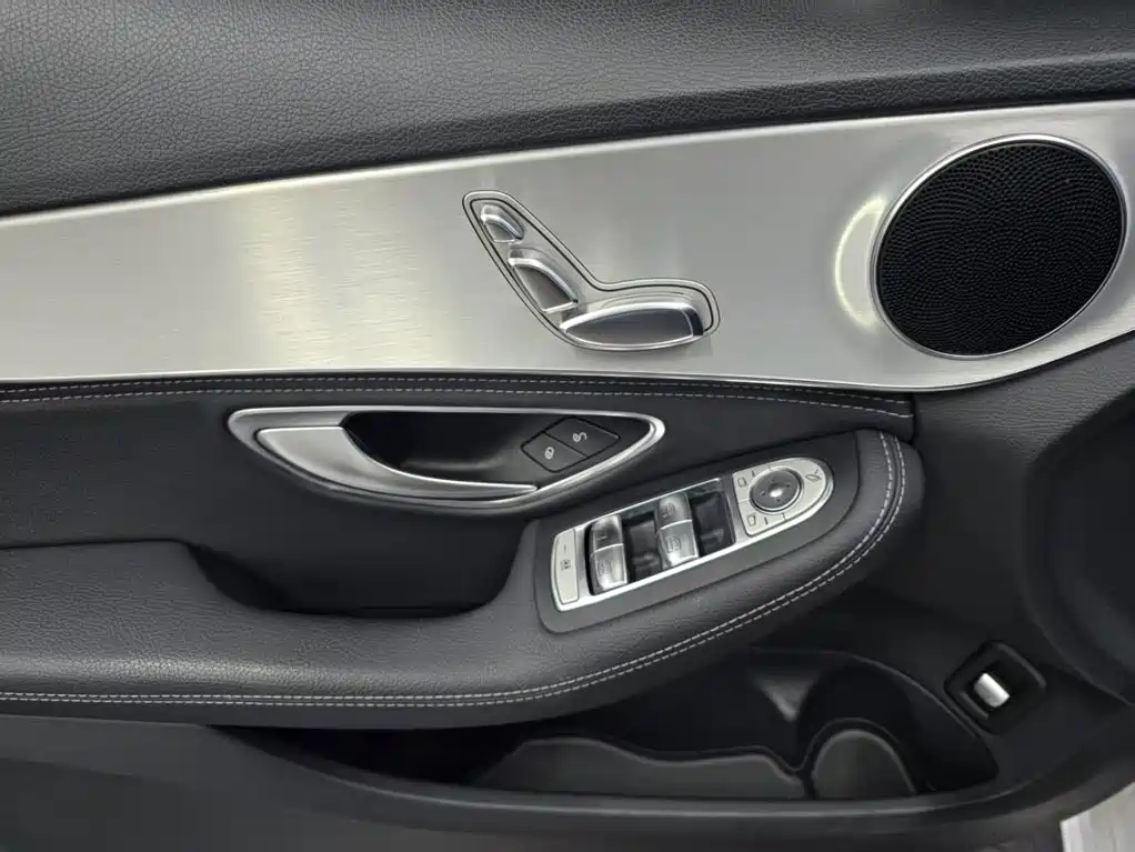 Mercedes-Benz C-Class — миниатюра 6