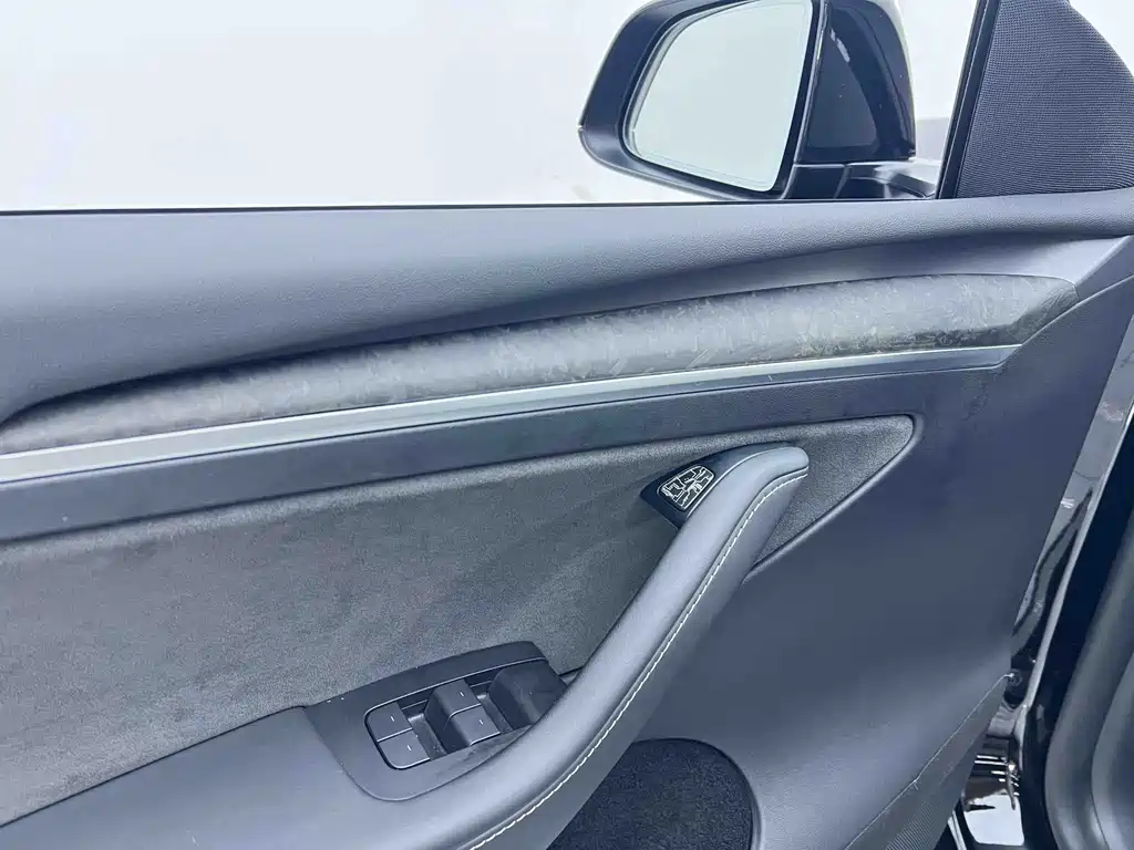 Tesla Model Y — миниатюра 23