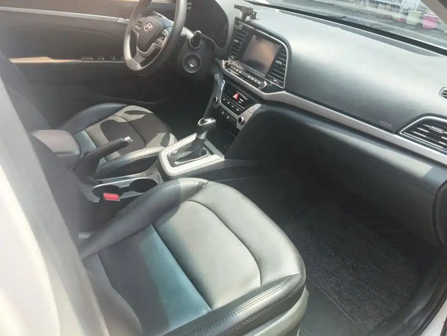 Hyundai Elantra — миниатюра 8