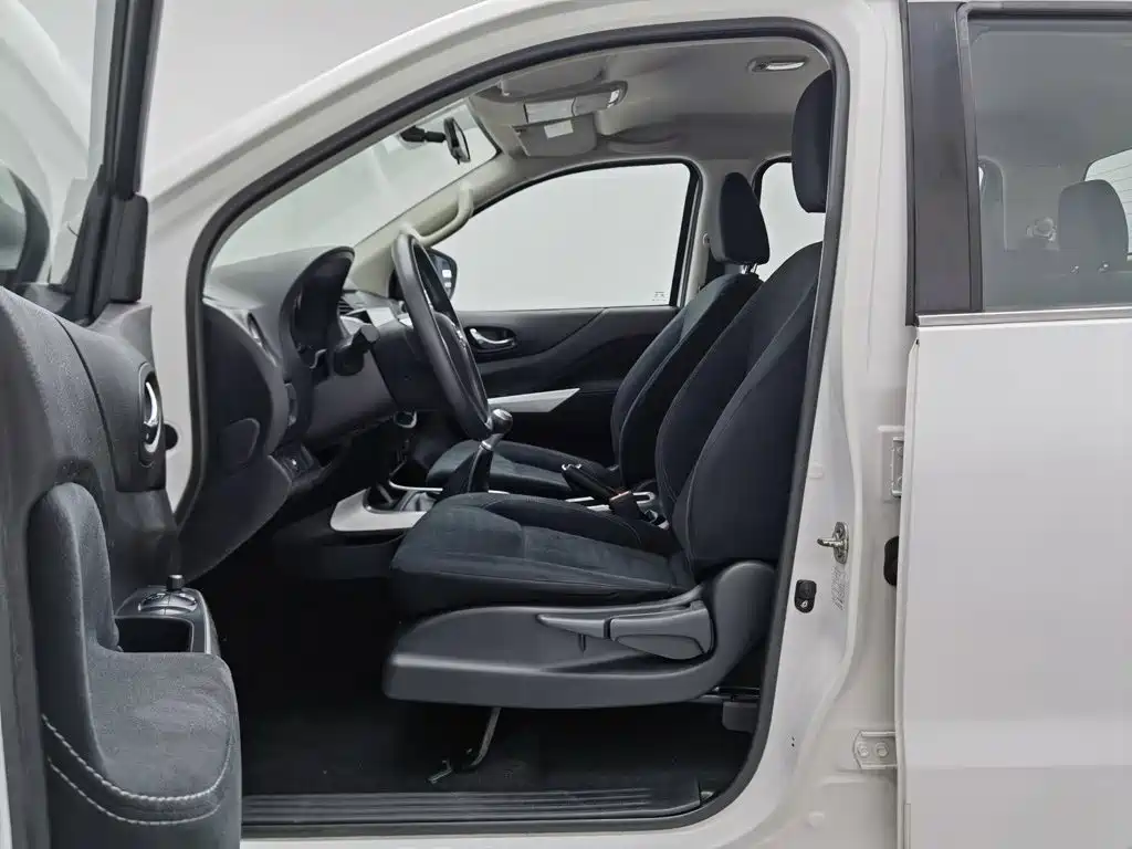 Nissan Navara — миниатюра 10