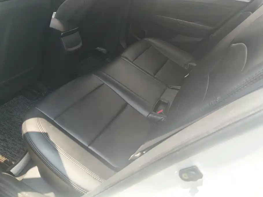 Hyundai Elantra — миниатюра 11