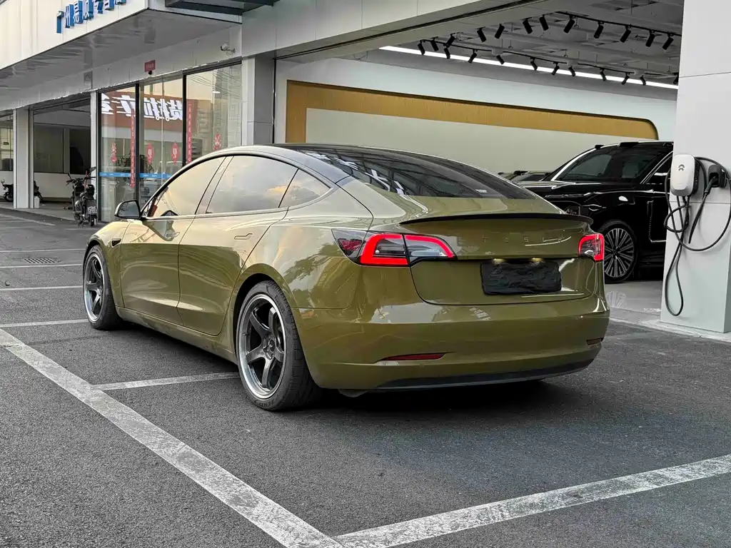 Tesla Model 3 — миниатюра 6