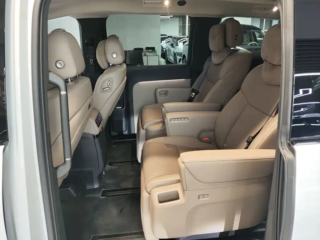 Li Auto MEGA 2025 Home