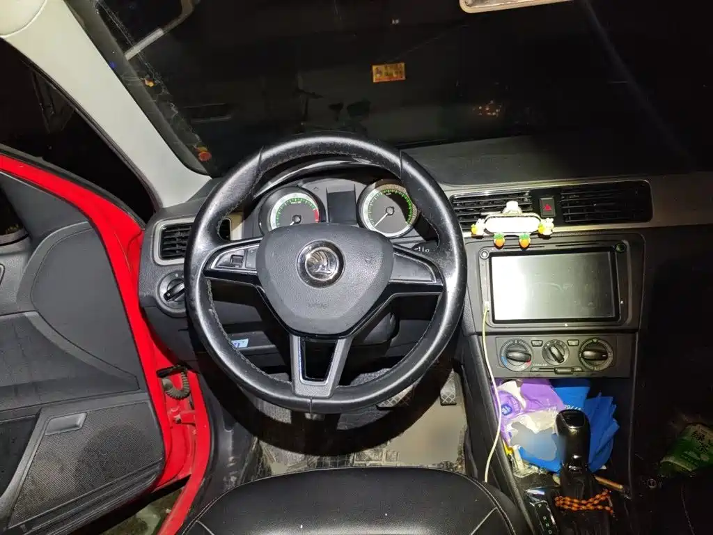 Skoda Rapid Spaceback — миниатюра 7