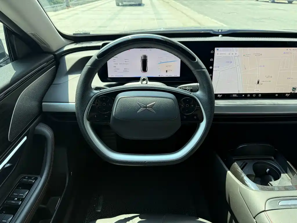 XPeng P7 — миниатюра 11