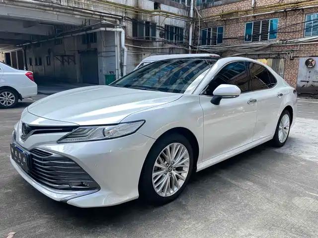 TOYOTA CAMRY