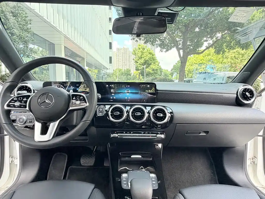 Mercedes-Benz A-Class — миниатюра 11