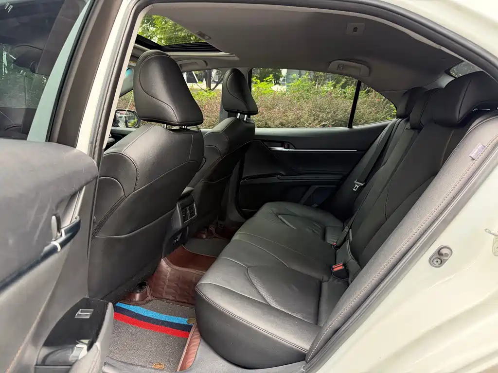 Toyota Camry — миниатюра 7