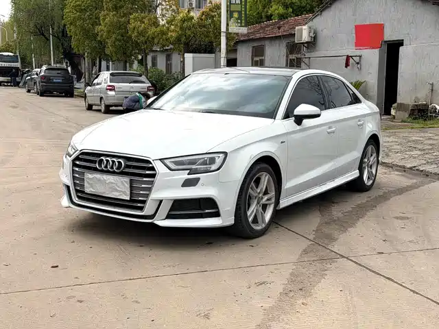 Audi A3 — фото 1
