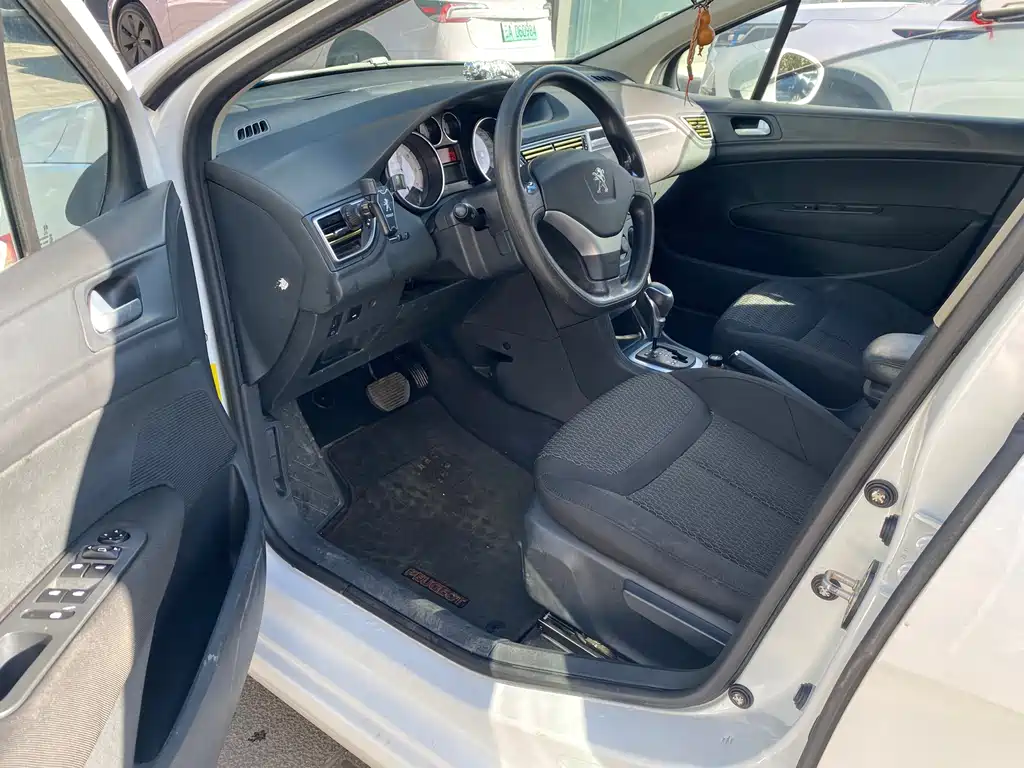 Peugeot 308 — миниатюра 6