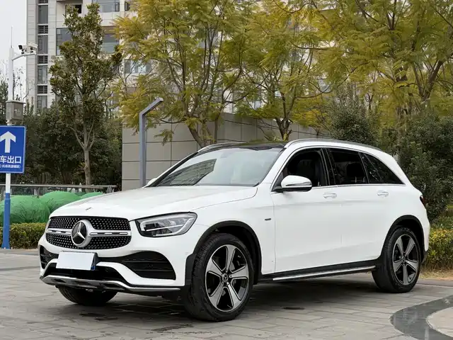 MERCEDES-BENZ GLC