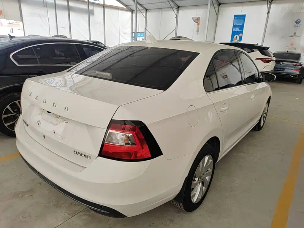 Skoda Rapid — миниатюра 7