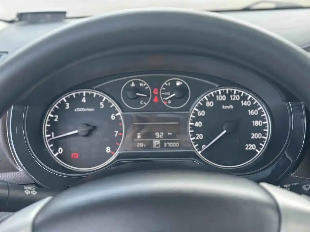Nissan Tiida — миниатюра 10