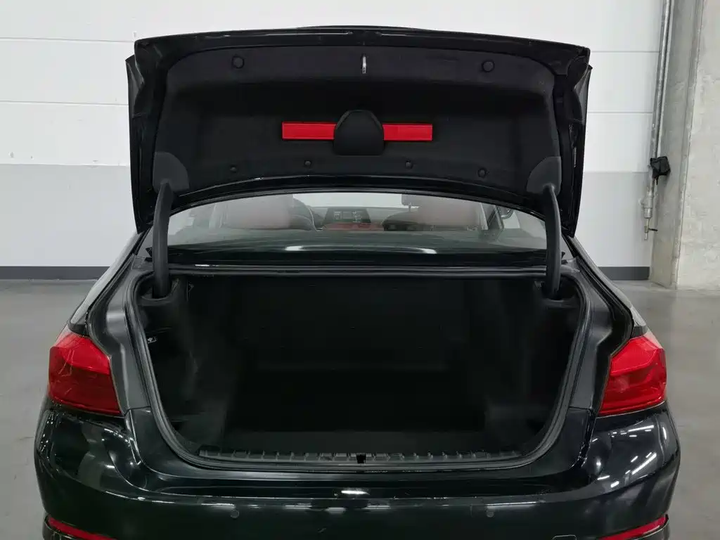 BMW 5 Series — миниатюра 16