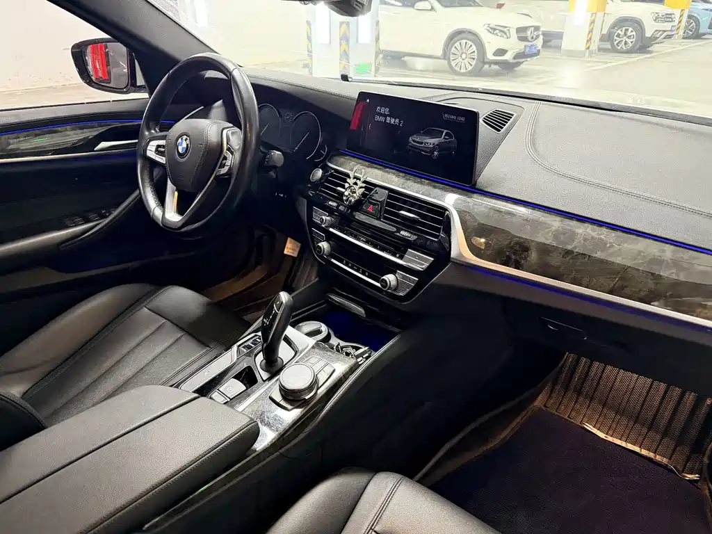 BMW 5 Series — миниатюра 11