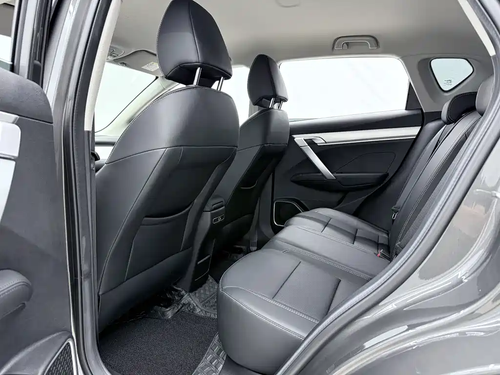 Geely Binyue — миниатюра 9