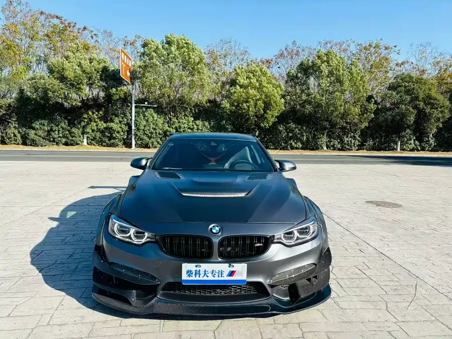 BMW M4 фото 1