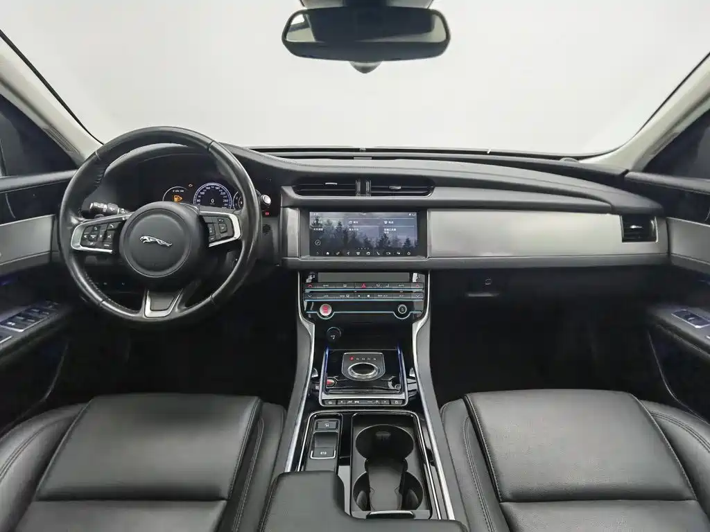 Jaguar XFL — миниатюра 5