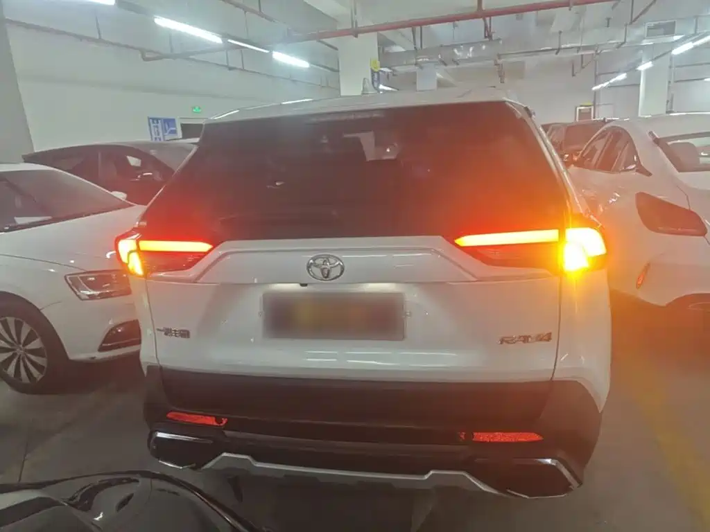 Toyota RAV4 — миниатюра 6