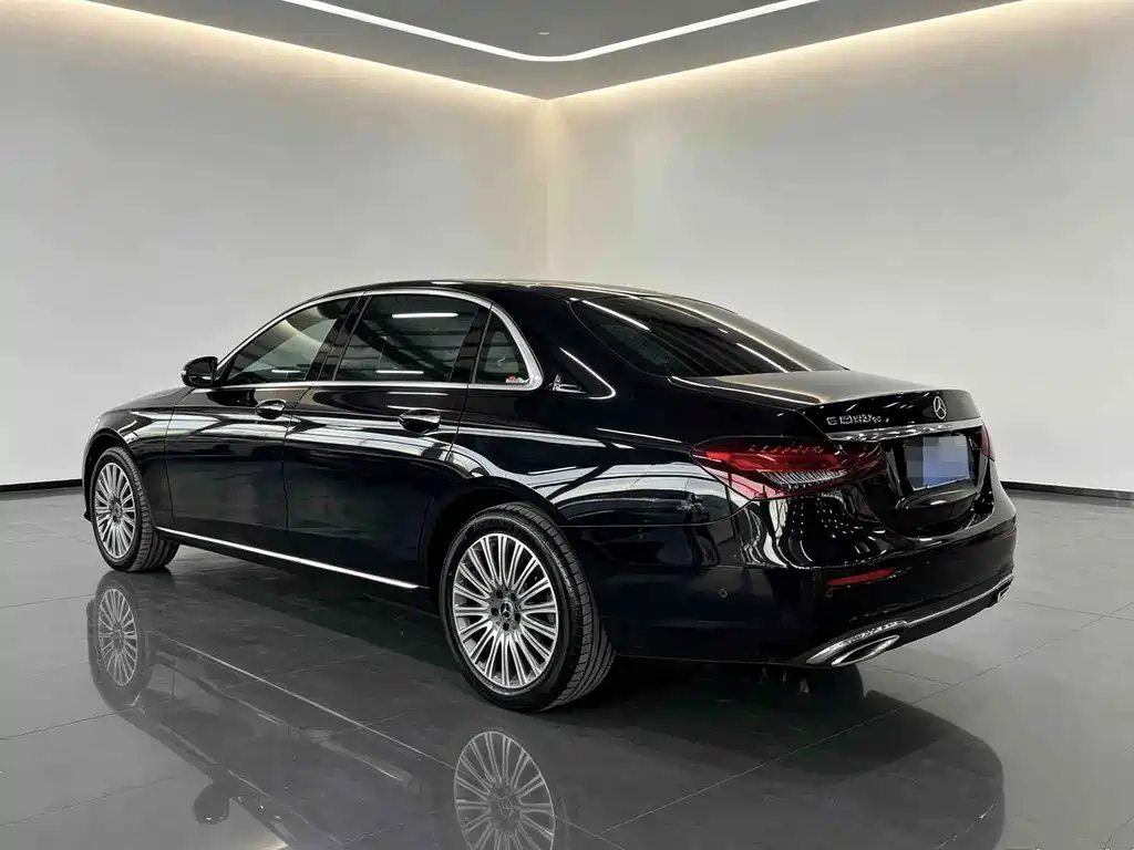 Mercedes-Benz E-Class 2023 — фото 10