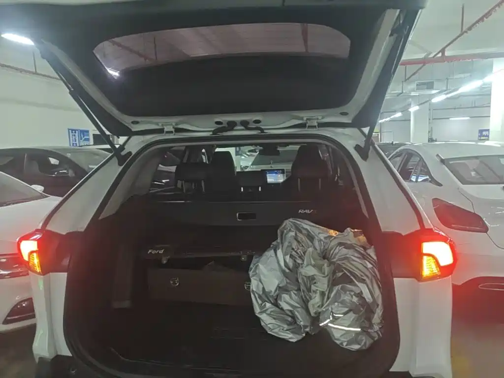 Toyota RAV4 — миниатюра 19
