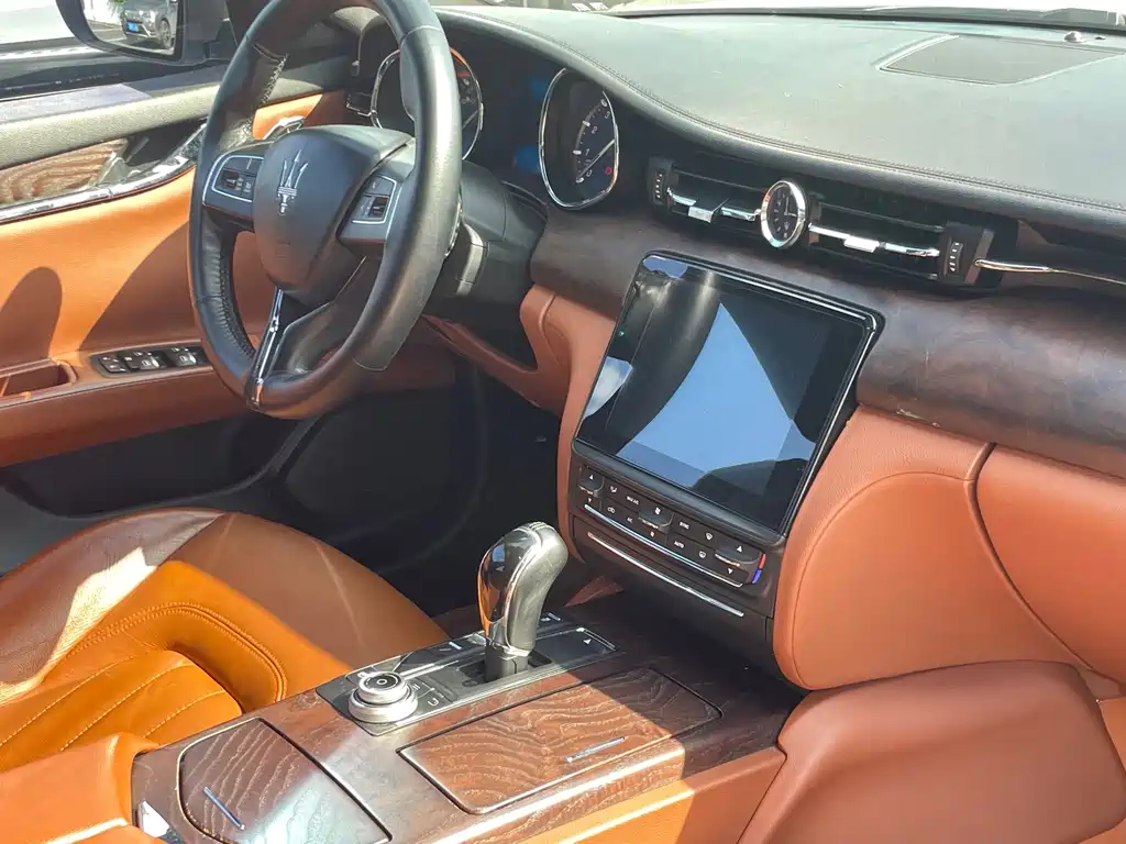 Maserati Quattroporte — миниатюра 12