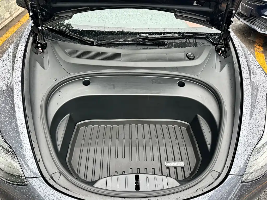 Tesla Model 3 — миниатюра 6