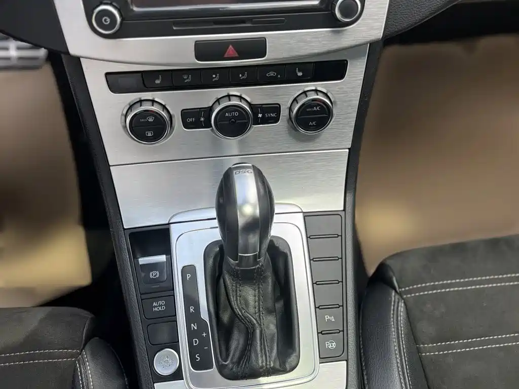 Volkswagen FAW - Passat CC CC 2015 2.0TSI Luxury