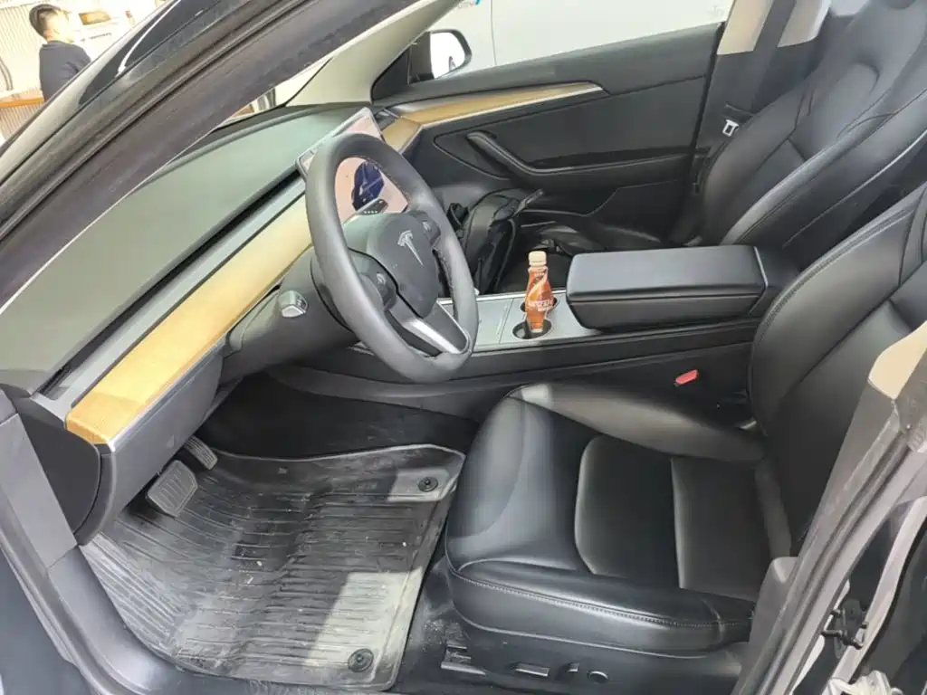 Tesla Model 3 — миниатюра 15