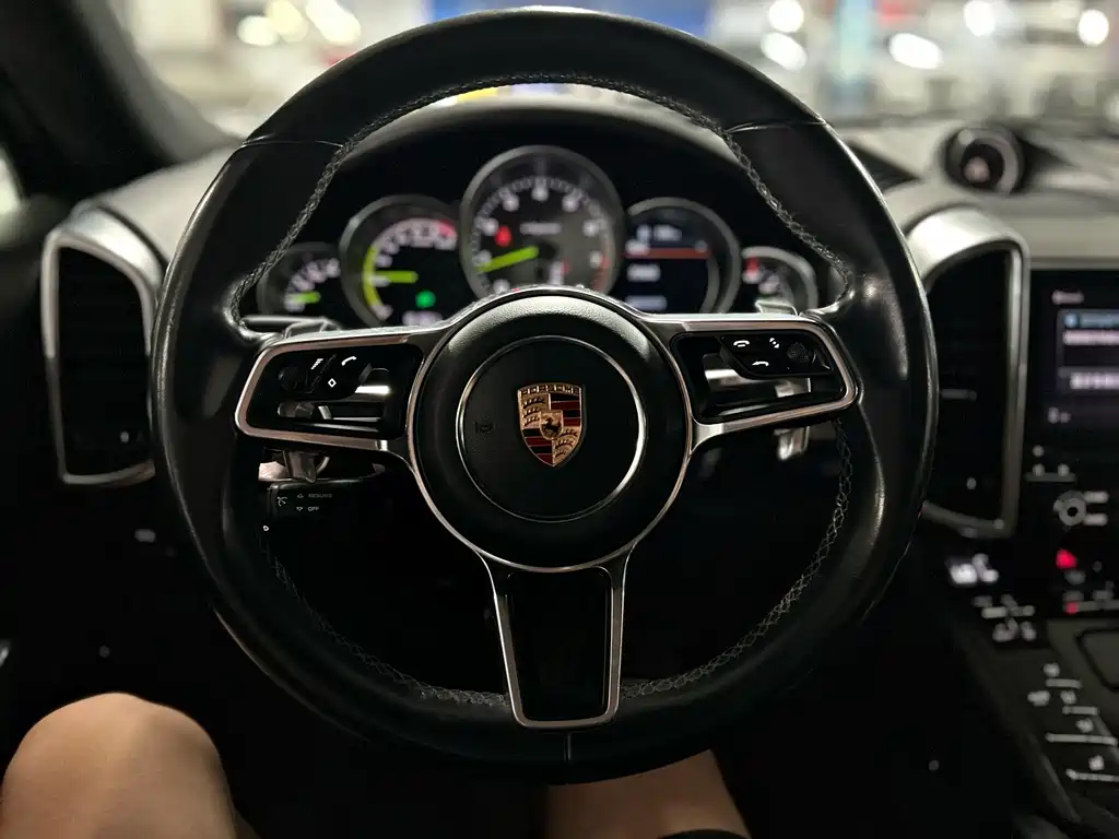 Porsche Cayenne Hybrid — миниатюра 11