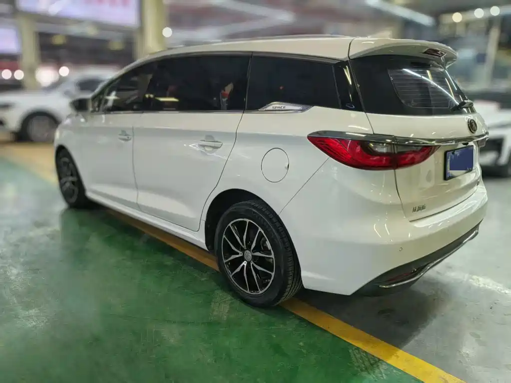 BYD SONG MAX