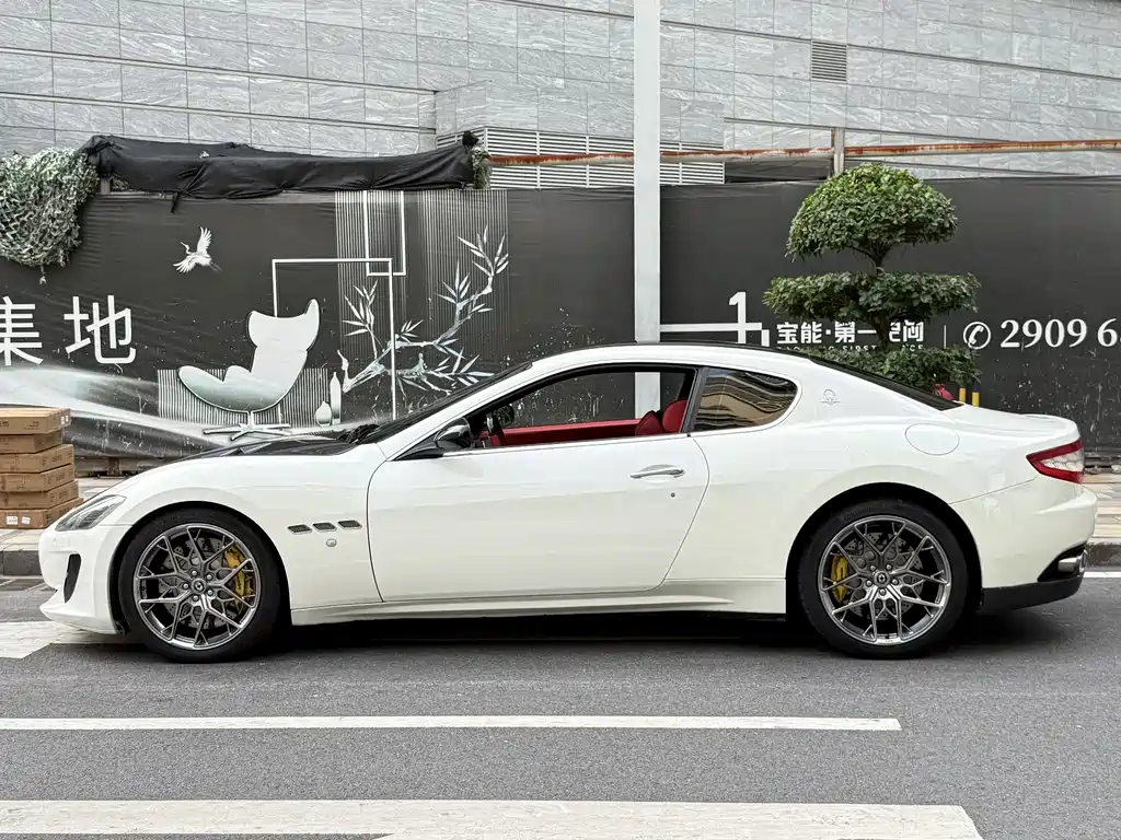 MASERATI GRANTURISMO