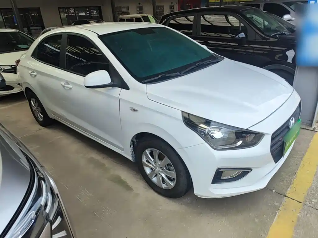 Hyundai Verna - фото 4