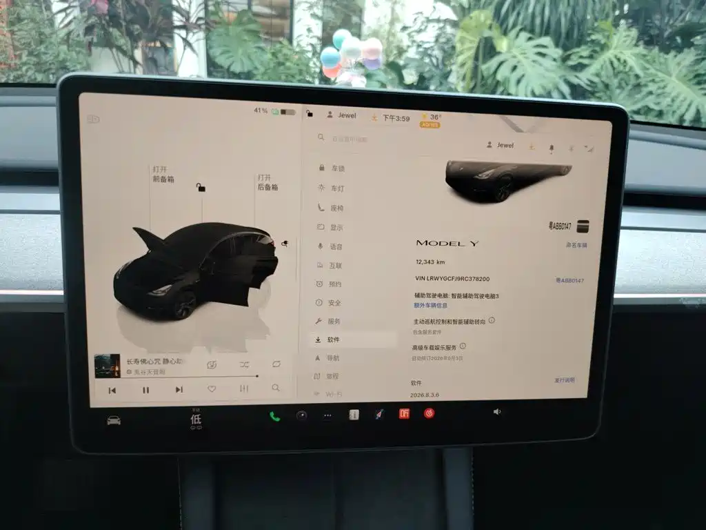 Tesla Model Y — миниатюра 12