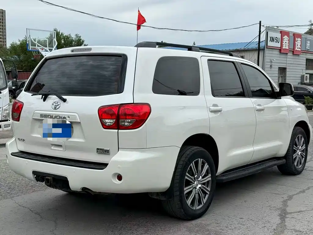 Toyota Sequoia 2015 5.7L