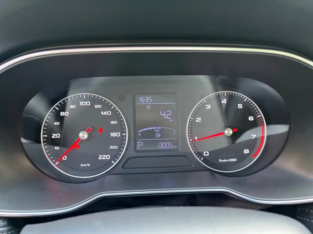 Roewe RX3 — миниатюра 12