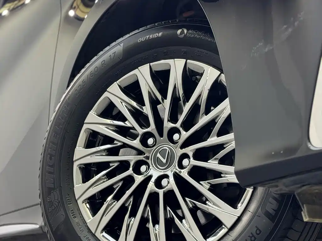 Lexus LM — миниатюра 18