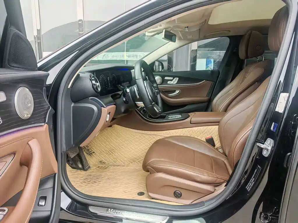 Mercedes-Benz E-Class — миниатюра 7