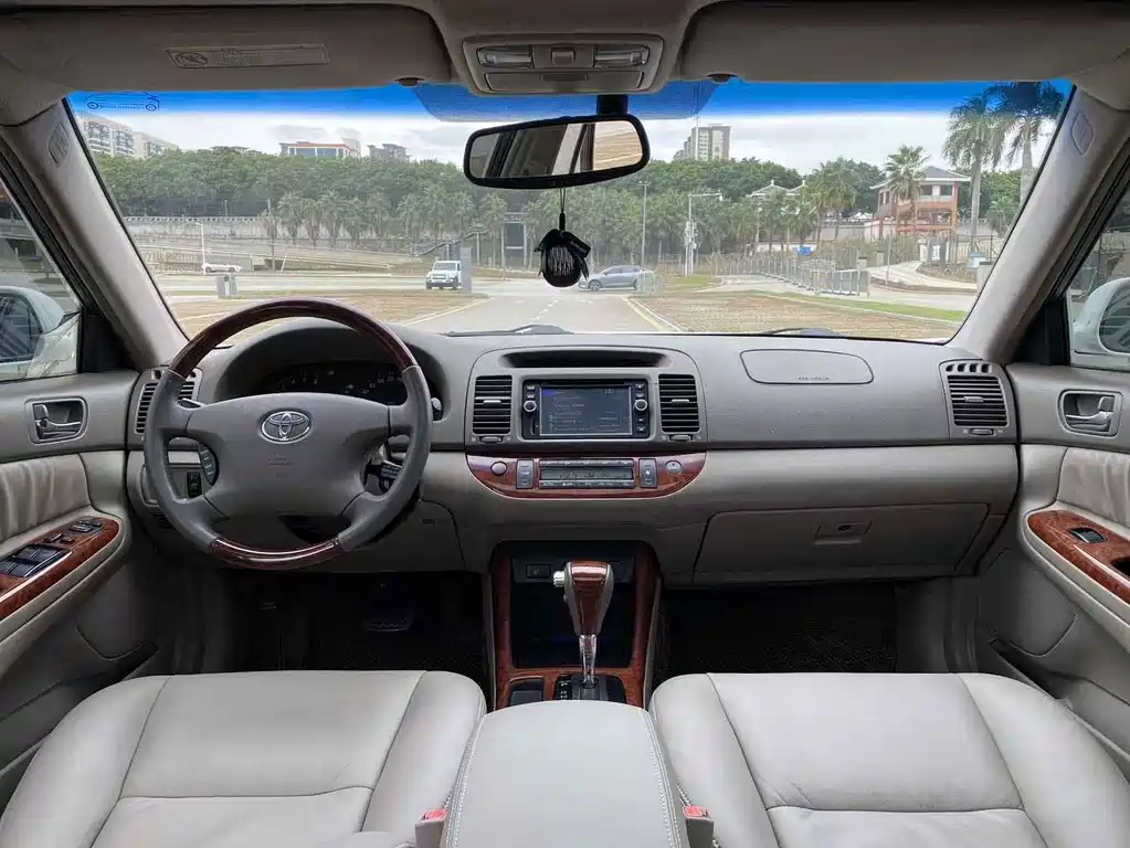 Toyota Camry — миниатюра 10