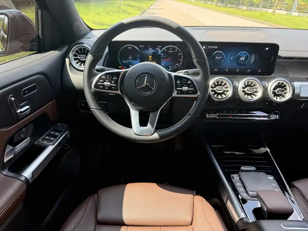 Mercedes-Benz GLB — миниатюра 12