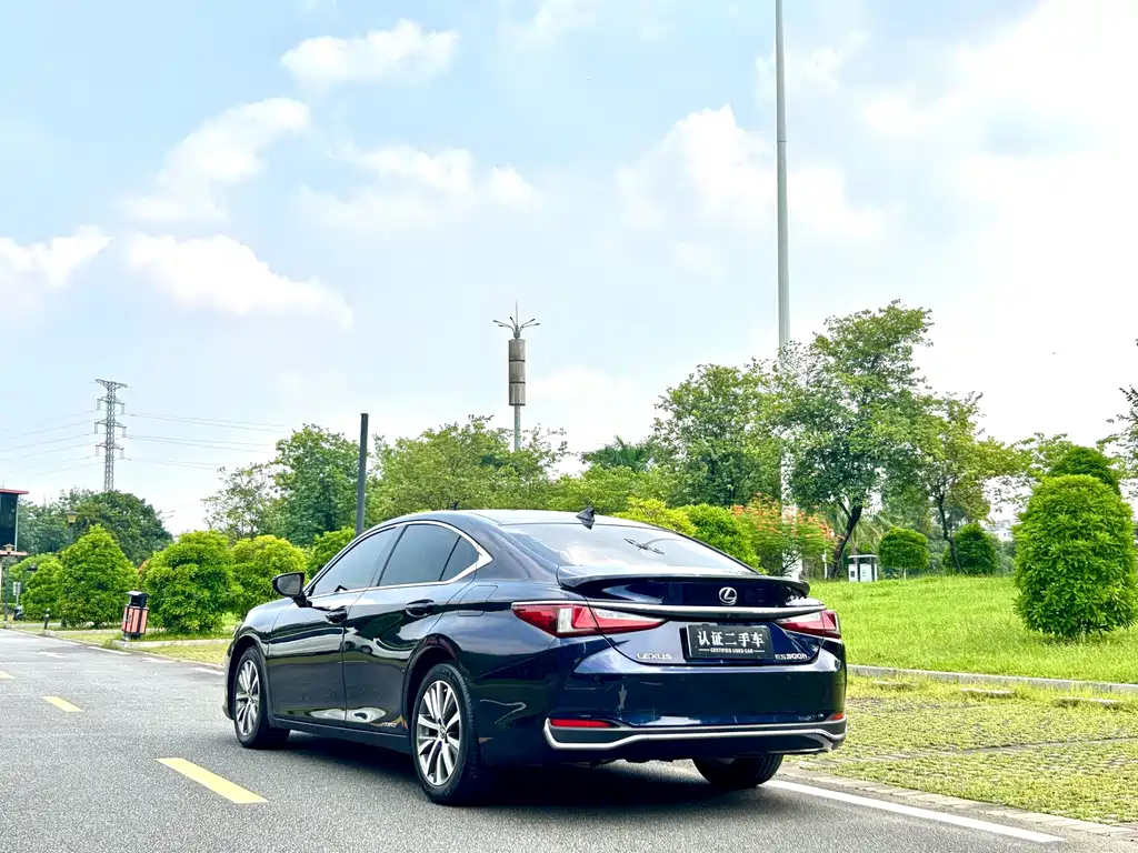 Lexus ES — миниатюра 6