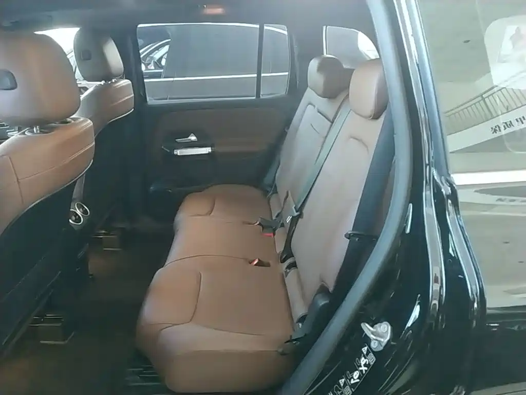 Mercedes-Benz GLB — миниатюра 17
