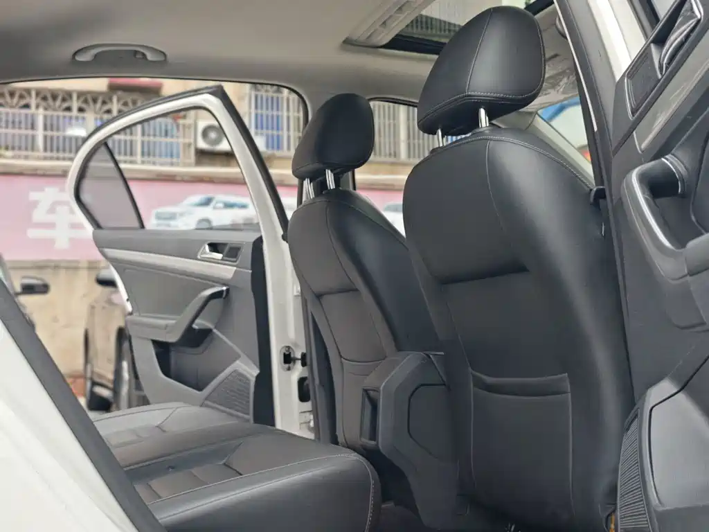 Volkswagen Lavida — миниатюра 13