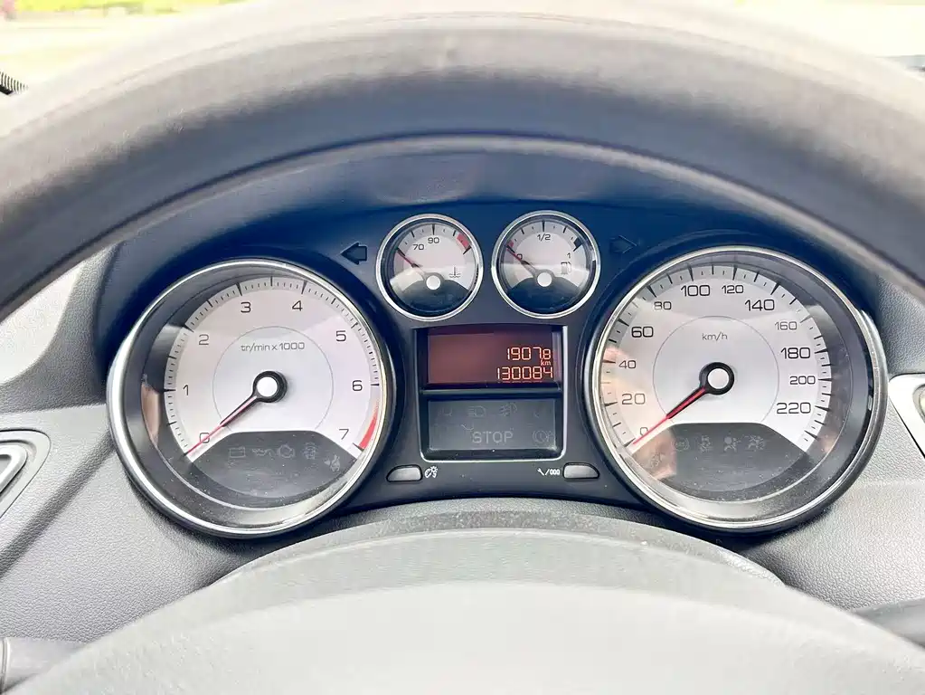Peugeot 308 2014 1.6L MT
