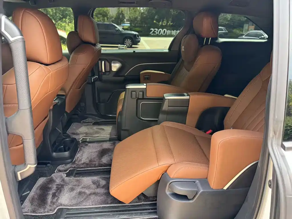 Toyota Sienna — миниатюра 8