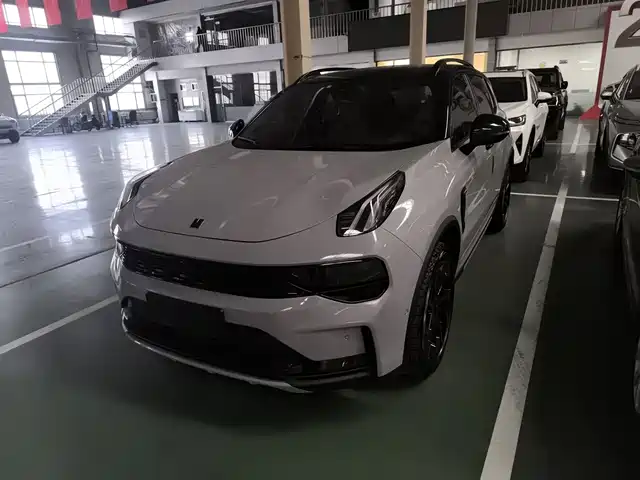 2023 Lynk & Co 01