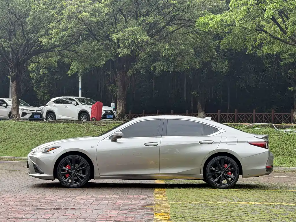 Lexus ES — миниатюра 7